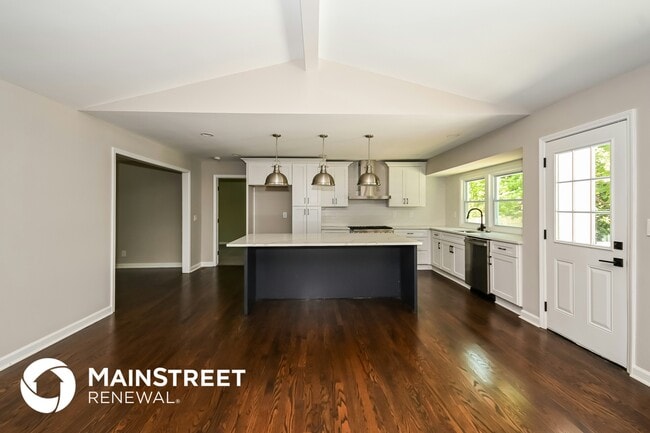 Building Photo - 2448 Kingsley Dr NE