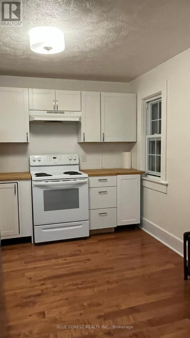 Building Photo - 25 Norfolk St N