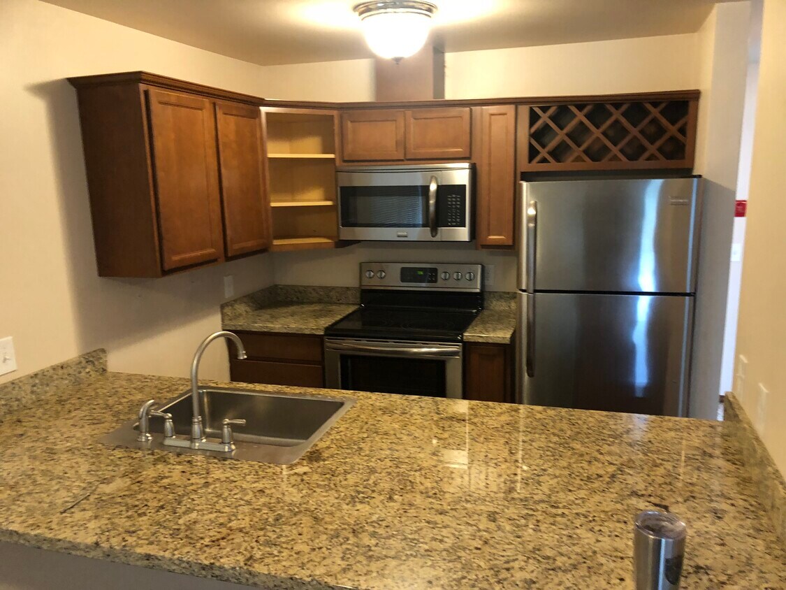 Kitchen - 3900 Linden Ave N