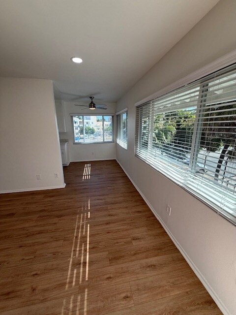 Foto del edificio - 8428 Gulana Ave