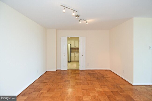 Foto del edificio - 5101 River Rd