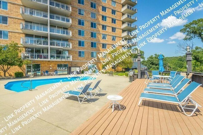 Foto del edificio - 1131 Stringers Ridge Rd