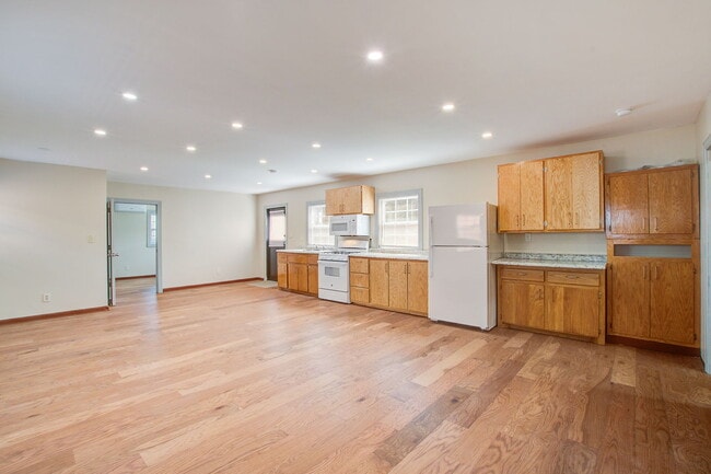 Photo - 198 Nassau St House