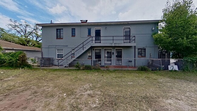 Building Photo - 1235 W 5th St