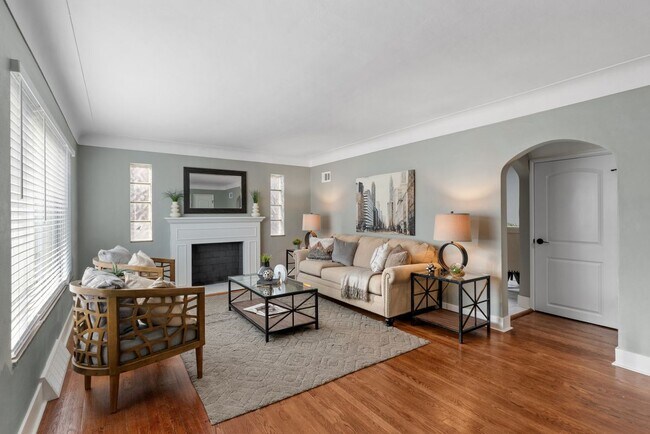 Foto del edificio - 5807 Columbia Ave