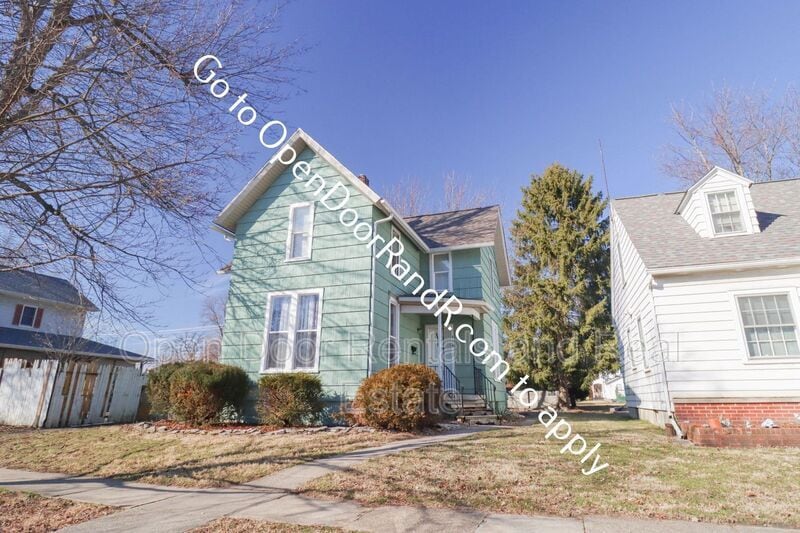 334 W 9th St Unit Upstairs, Auburn, IN 46706 Condo for Rent in Auburn