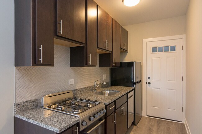 Foto del edificio - 706 W Brompton Ave