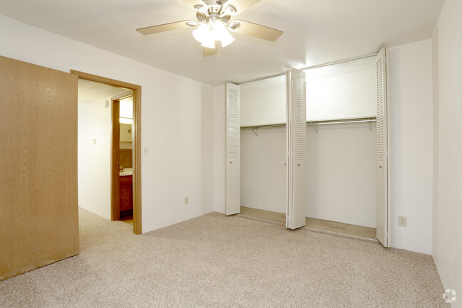 1 Bedroom - Bedroom - Brookview Apartments