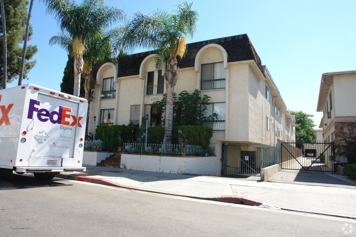 Foto principal - 4336 Ventura Canyon Ave