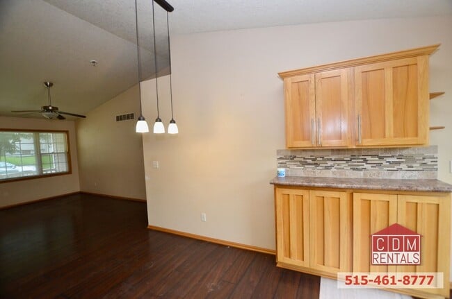 Building Photo - Wonderful DSM Ranch Home