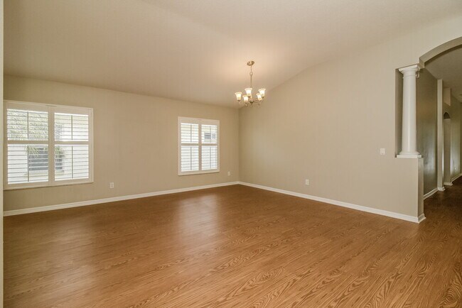 Foto del edificio - 633 Straw Lake Dr
