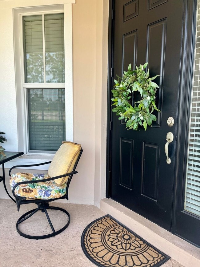 Building Photo - In the Heart of Tradition--3/2.5/2 Townhome!