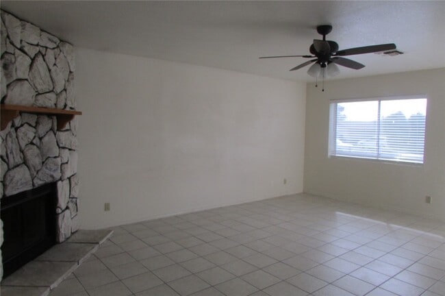 Building Photo - 2428 Pso Cisne