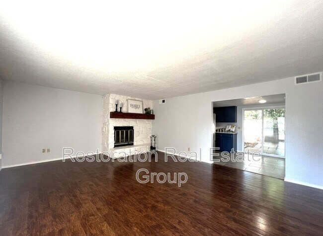 Building Photo - 421 Dauphin Ave