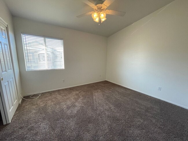 Building Photo - Adorable 2 Bedroom Town Home Available for...