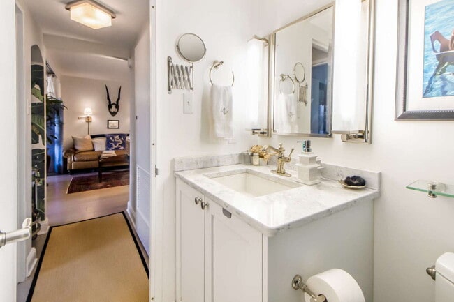 Affordable (utils included!) Luxury Living... - Affordable (utils included!) Luxury Living... Apartment