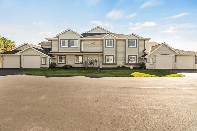 Foto del edificio - W240N2524 E Parkway Meadow Cir