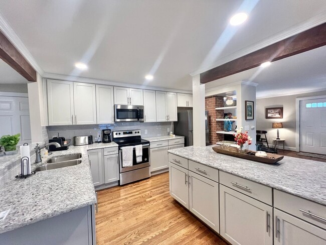 Building Photo - Newly Remodeled 2 BD, 2BA Raleigh Home wit...