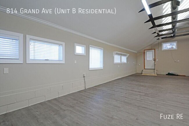 Foto del edificio - 814 Grand Ave