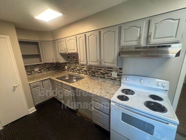 Building Photo - 61 S Torrence St