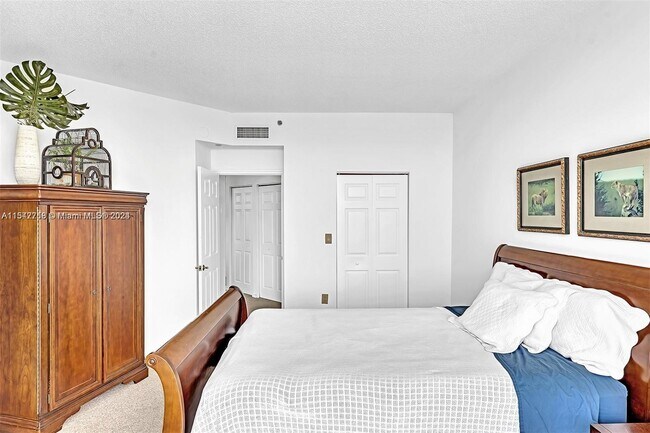 Building Photo - 7330 Ocean Terrace