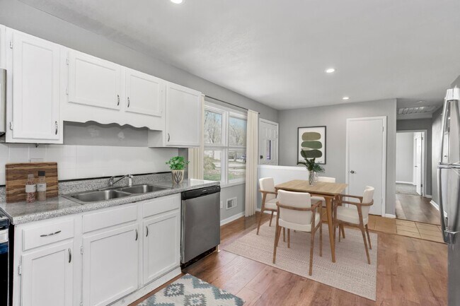 Building Photo - Charming 4-Bedroom Home with Hardwood Floo...