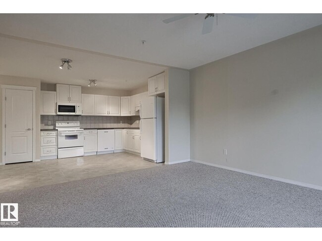 Building Photo - 261 Youville Dr E Northwest