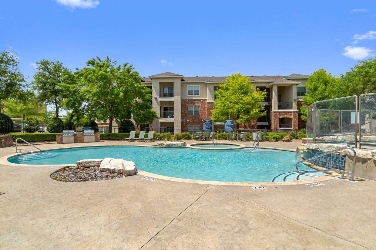 Bella Ruscello Apartments at 250 E Highway 67 Duncanville, TX