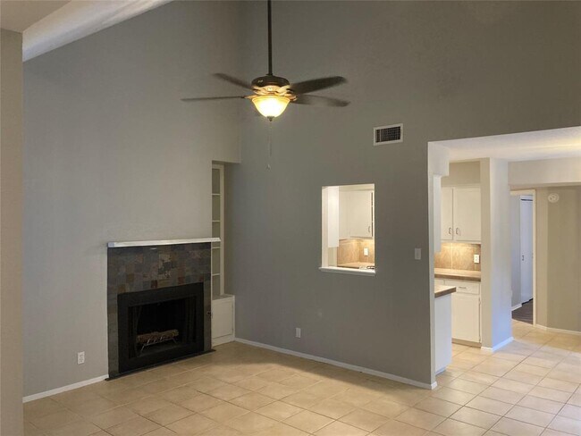 Foto del edificio - 8004 Dowling Cove