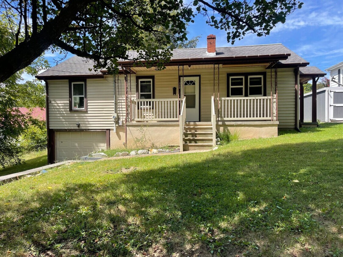 Primary Photo - 1308 Hampton Ave