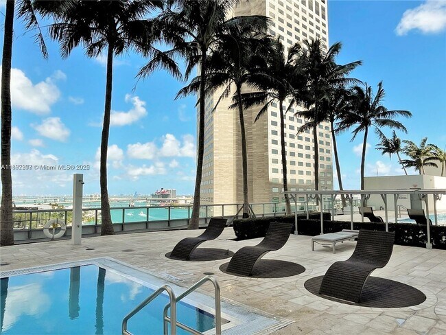 Building Photo - 325 S Biscayne Blvd