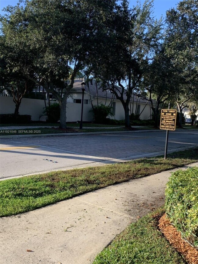 Foto del edificio - 2518 Bay Pointe Ct