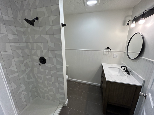 Foto del edificio - 755 E 104th St
