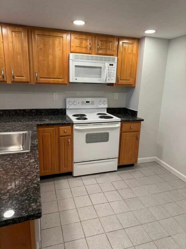 Building Photo - 24 Queensberry St