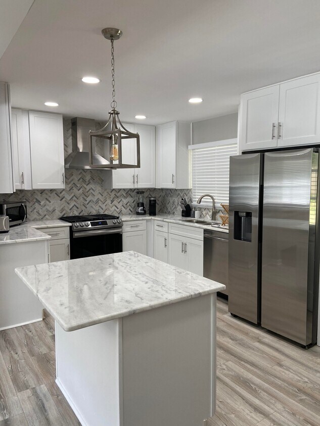 Primary Photo - 2789 Meadowview Dr SE