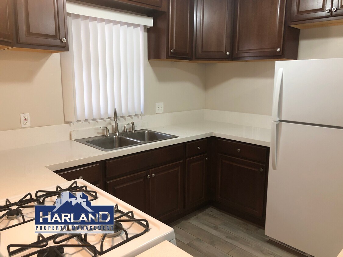 Foto principal - 1043 B Ave