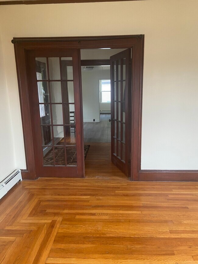 Del salón a la sala de estar - 71 Gough Ave