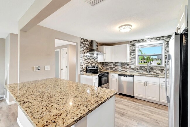 Building Photo - 7611 Spirea Dr