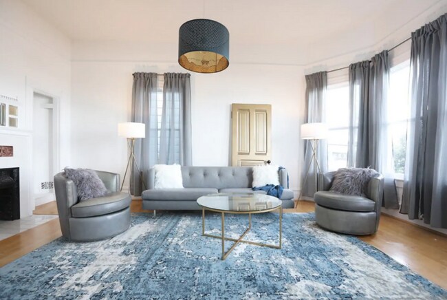 Foto del edificio - BACK ON THE MARKET! Rare historic waterfront home in Sausalito w/bay views, water access, office/...