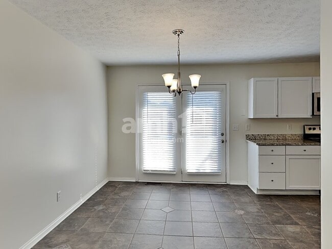 Building Photo - 2159 Glenview Dr