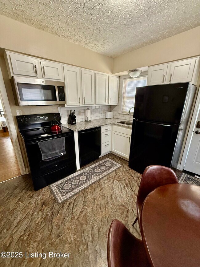 Building Photo - 2402 Bradley Ave