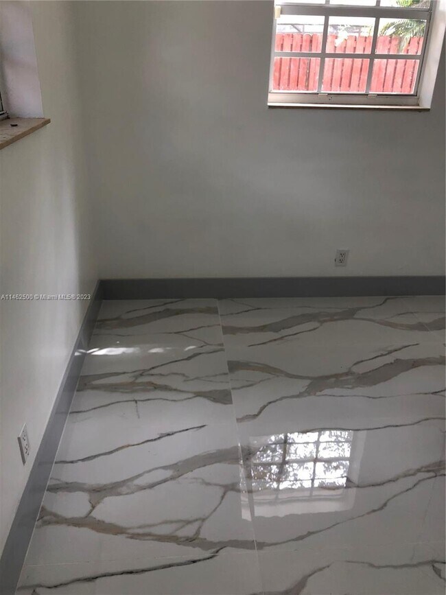 Foto del edificio - 6660 Johnson St