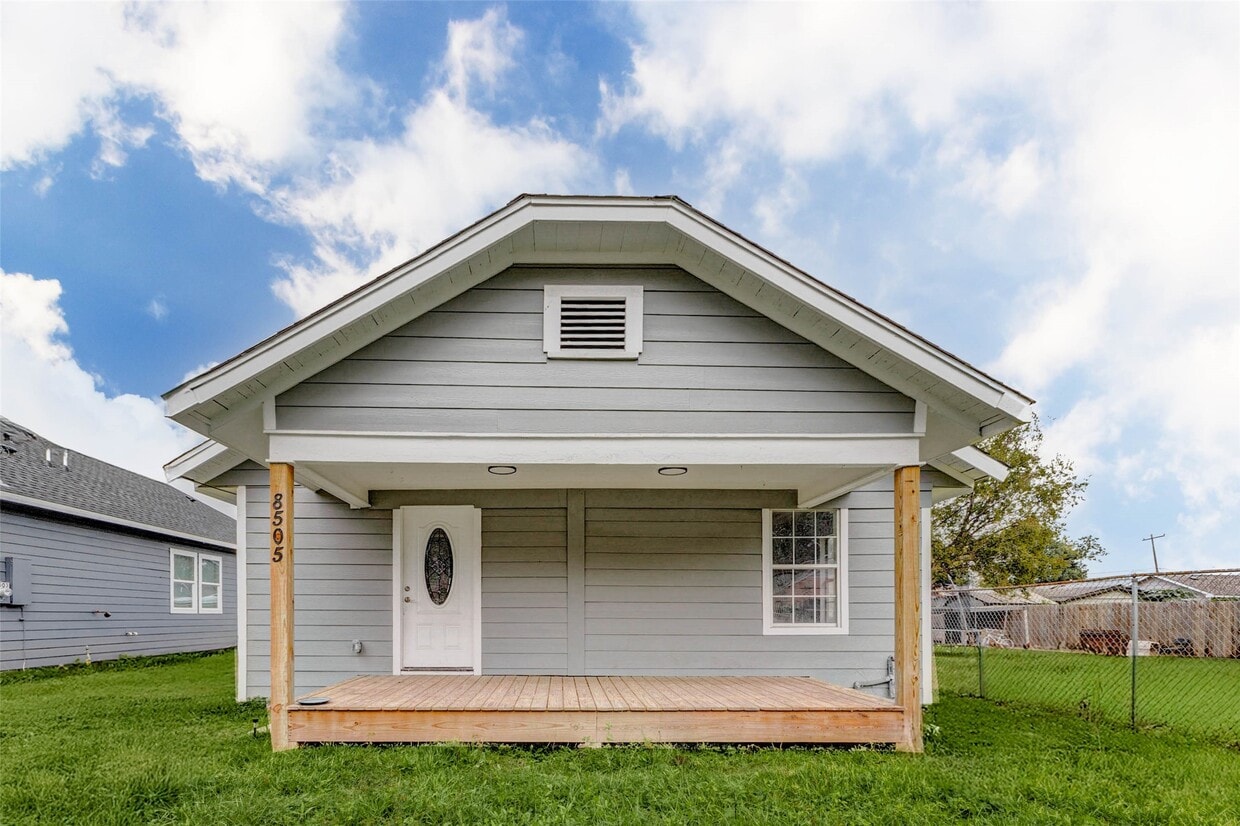 Primary Photo - 8505 Denby St