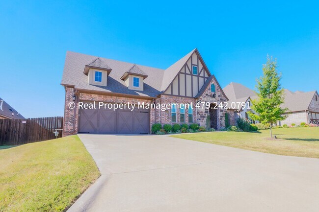 Building Photo - Stunning 4 Bedroom/3 Bathroom Home near La...