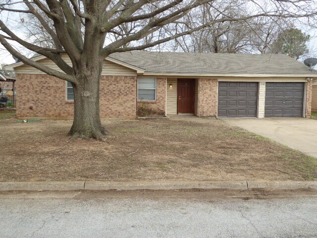 Building Photo - 5916 Bowling Dr