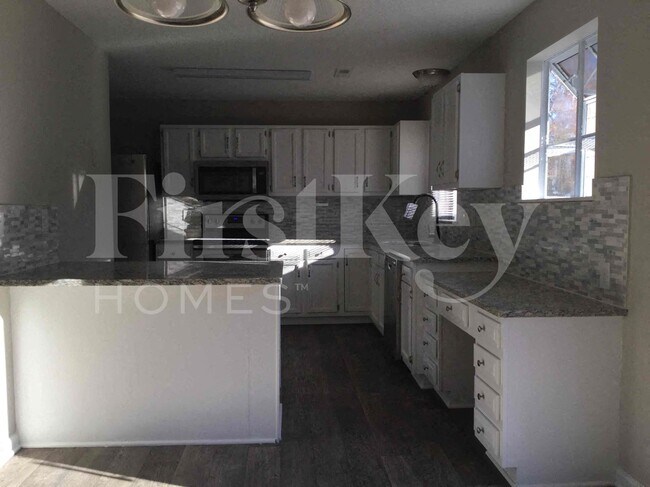 Building Photo - 5800 Old Meadow Rd