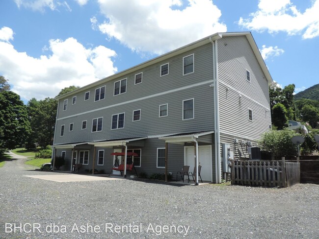 Building Photo - 337 Academy St