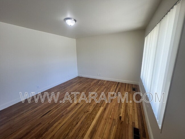Building Photo - 1001 E Sego Lily Dr