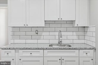 Building Photo - 326 E Airy St