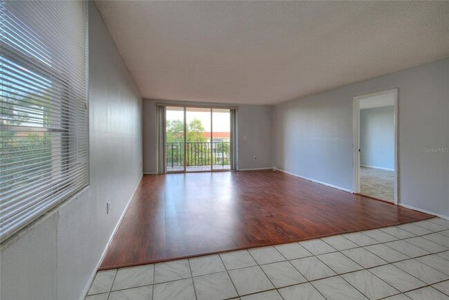 Building Photo - 2699 Seville Blvd